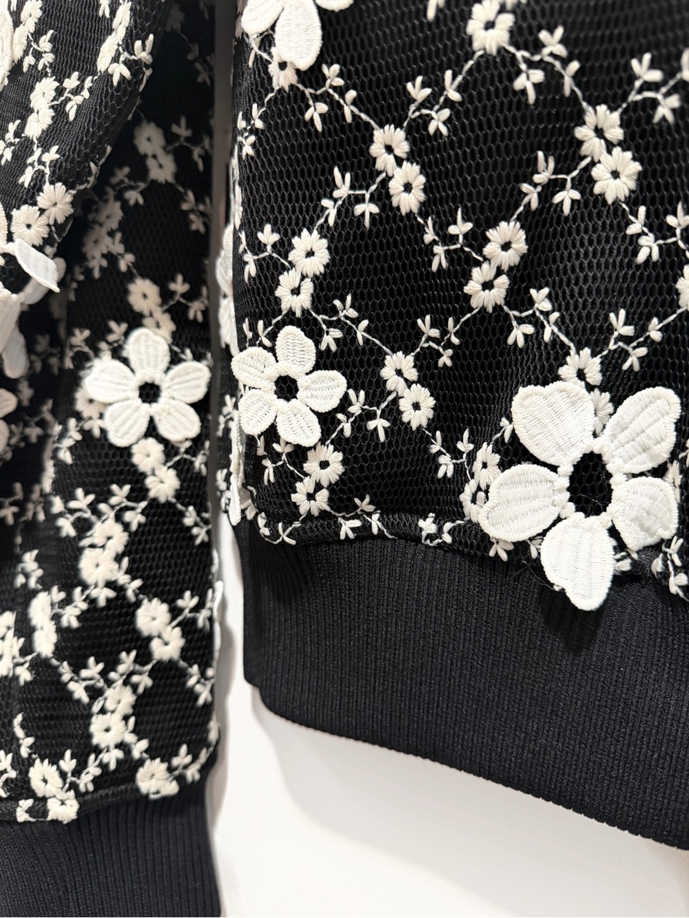 NWT Michael Kors Black Bomber Jacket w White Floral Embroidery Women’s XS — $295 - Picture 4 of 5